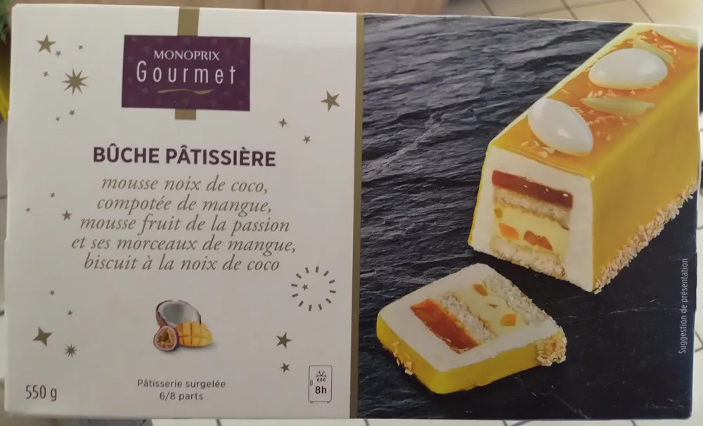Bûche pâtissière mousse noix de coco, compotée de mangue