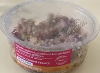 Salade quinoa, cranberries séchées et amandes grillées