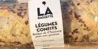 Sandwich au pain special aux graines garni de legumes confits