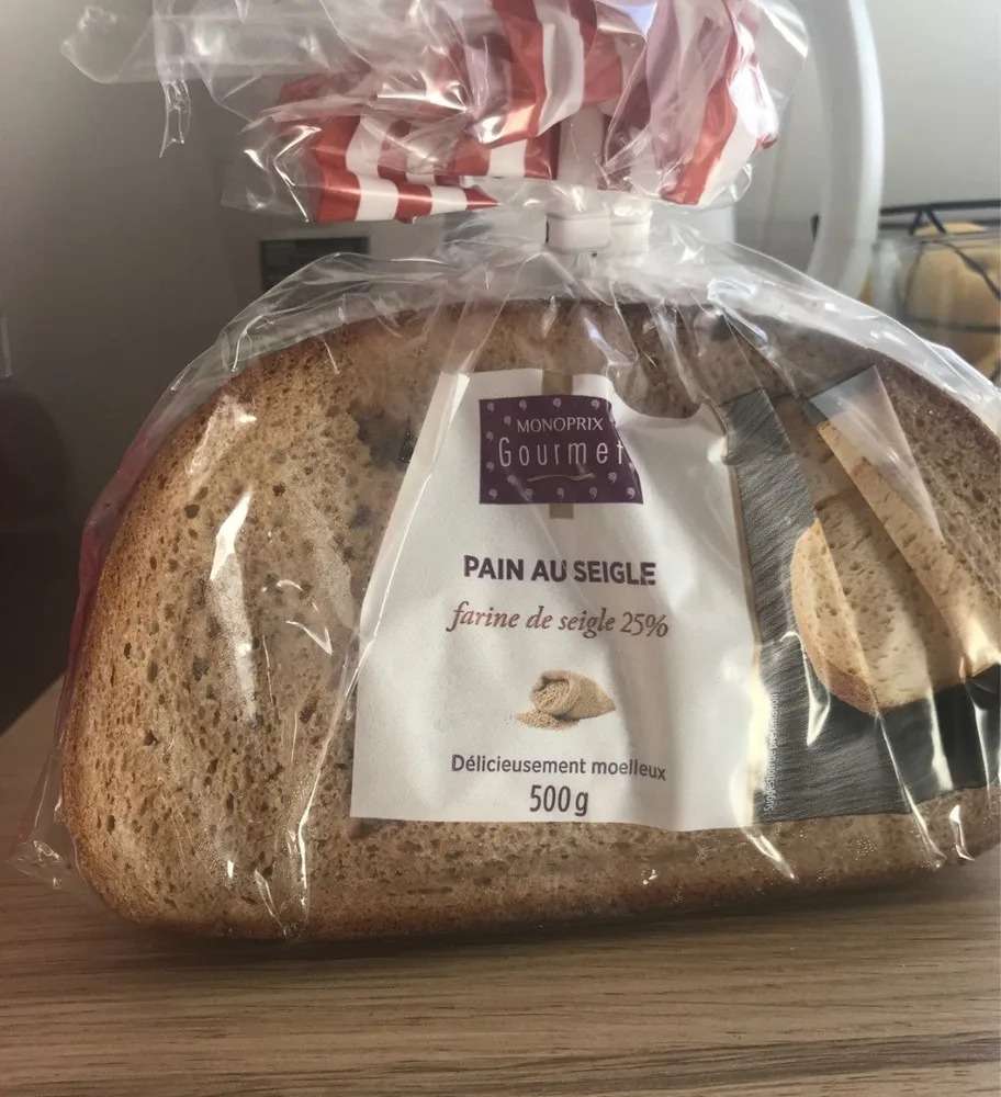 Pain au seigle tranché