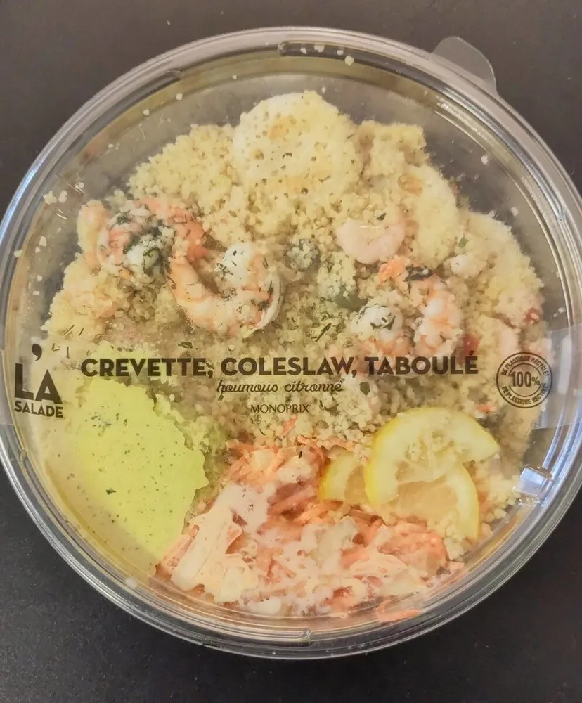 La salade crevettes, coleslaw, taboulé