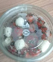 La salade Tomate Mozzarella houmous tomate basilic