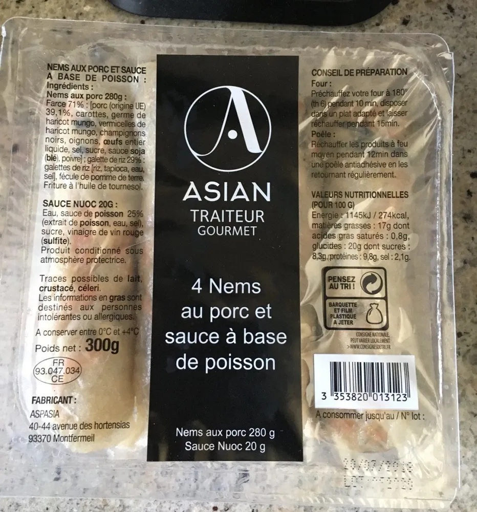 4 Nems au porc et sauce à base de poisson