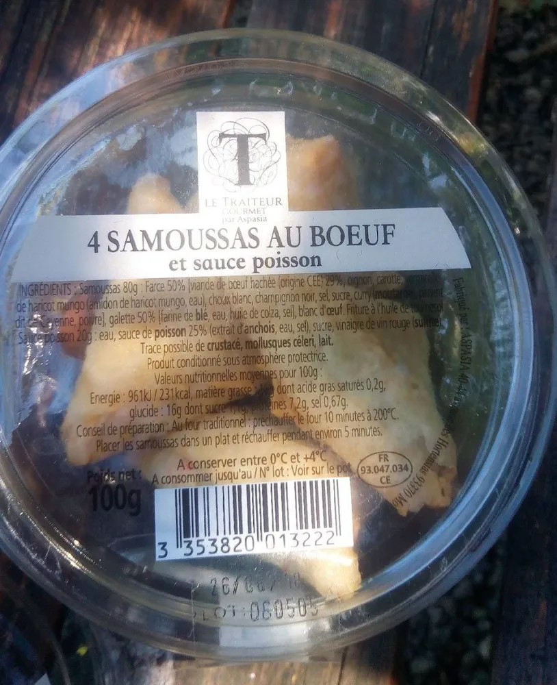 4 samoussas au boeuf et sauce poisson