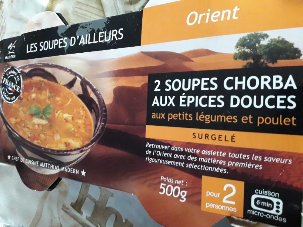 Soupe chorba aux épices douces aux petits légumes et poulet