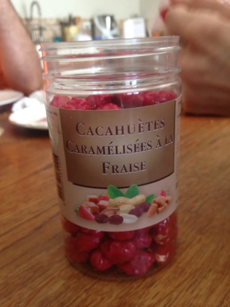 Cacahuètes caramélisées à la fraise