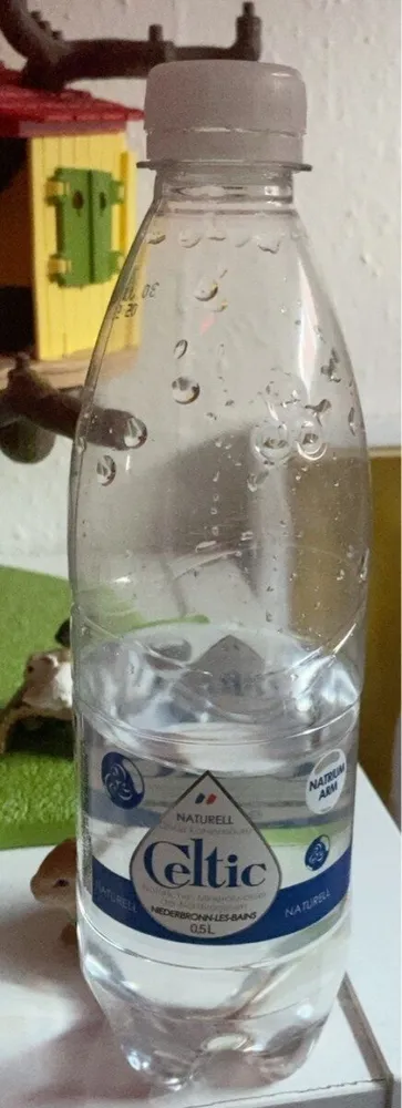 Natürliches Mineralwasser