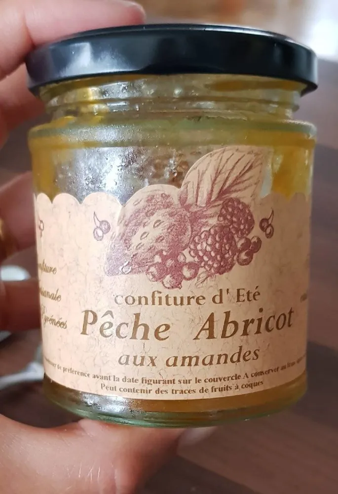 Confiture d'été pêche abricot aux amandes
