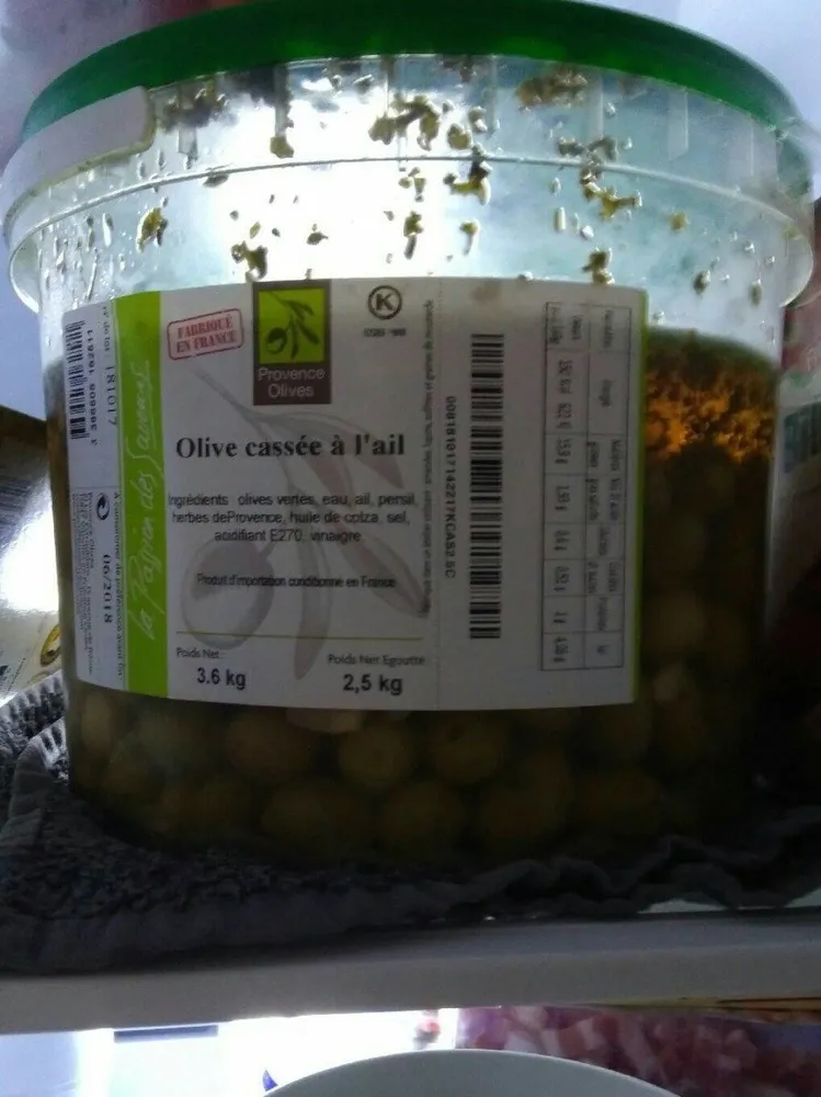 Olives cassées à l'ail