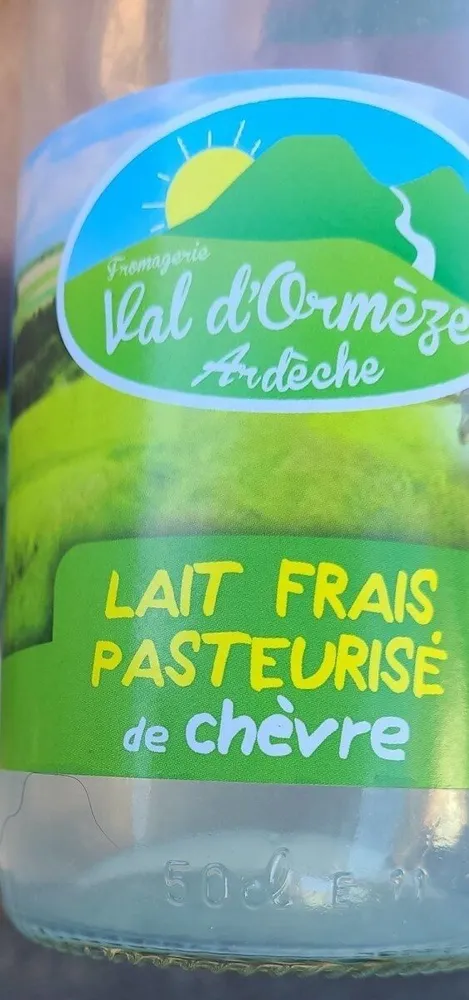 Lait frais pasteurisé de chèvre