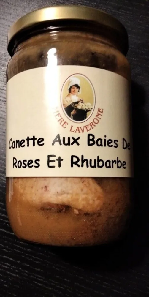 Canette aux baies de roses et rhubarbe