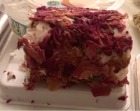 Buchette de chevre aux petales de rose