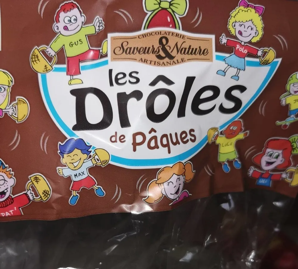 Moulage de chocolat noir et des billes 3 céréales