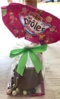 Moulage de chocolat au lait et billes céréales