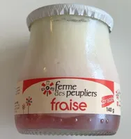 Yaourt brassé sucré sur lit de fraises