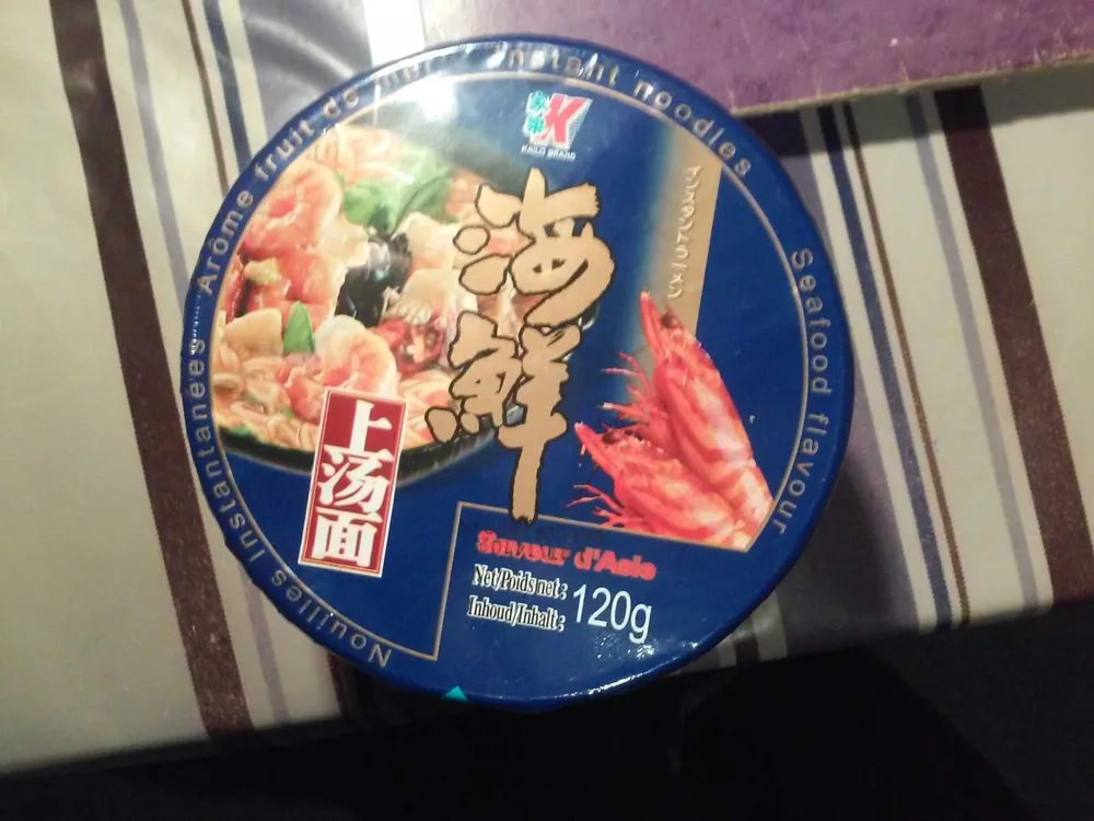 Instant noodles seafood flavour