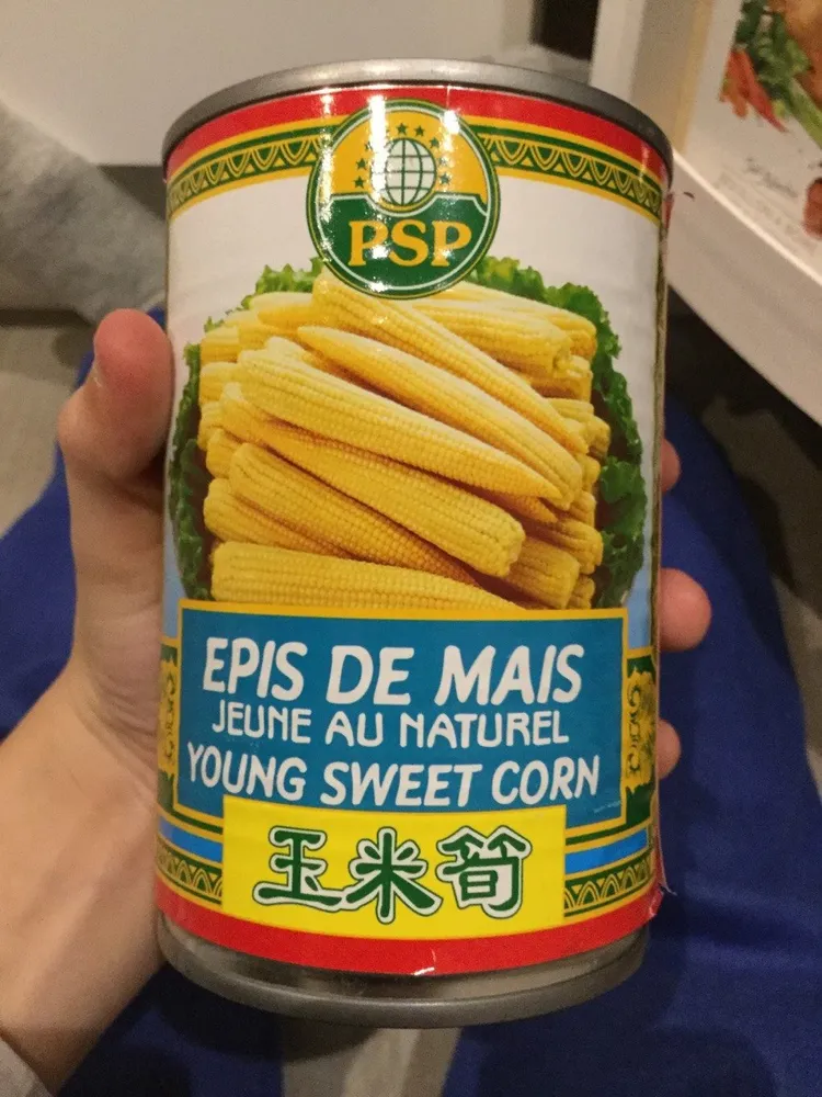 Épis de maïs jeune au naturel
