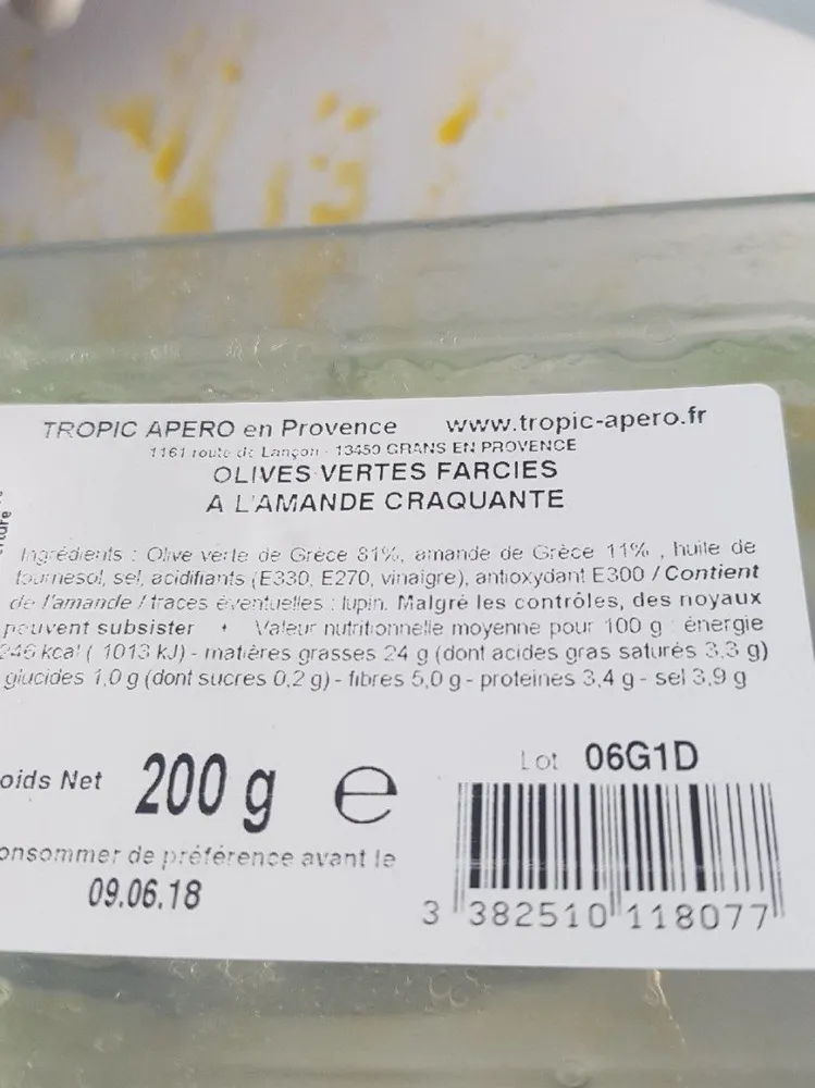 Olives vertes farcies aux amandes craquantes