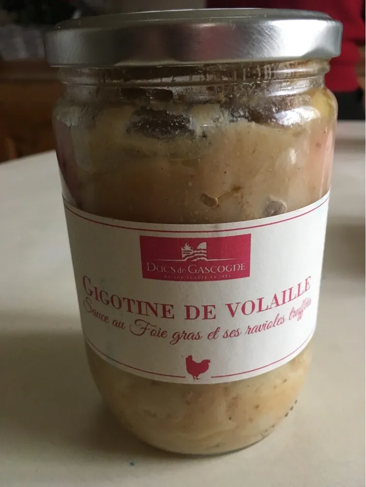 Gigotine de volaille sauce foie gras et ses ravioles truffees