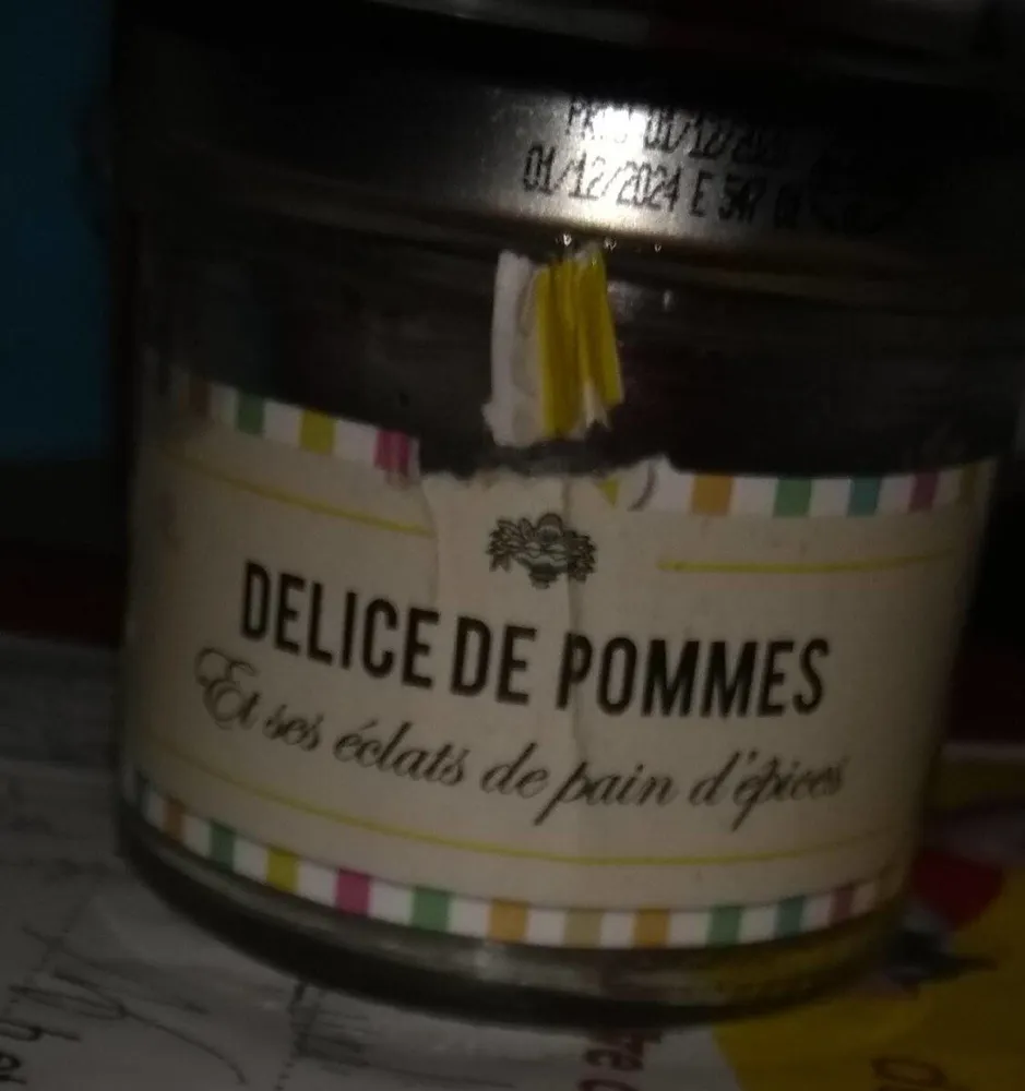 Délice de pommes et des éclats de pain d'épices