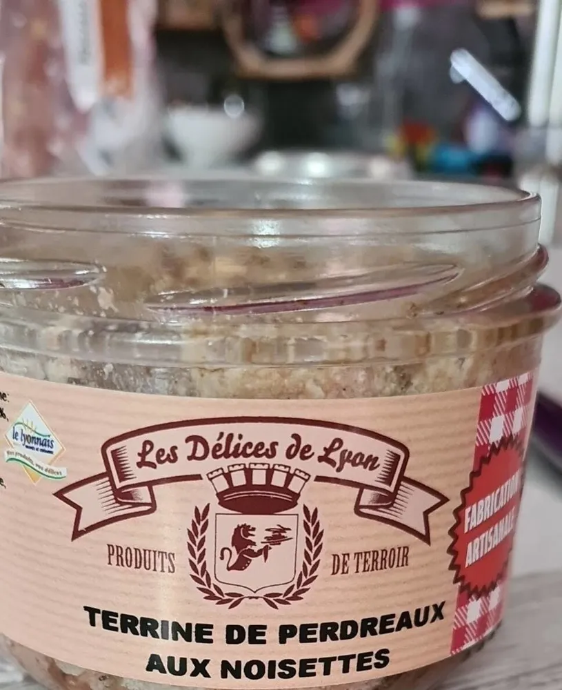 Terrine de perdreaux aux noisettes