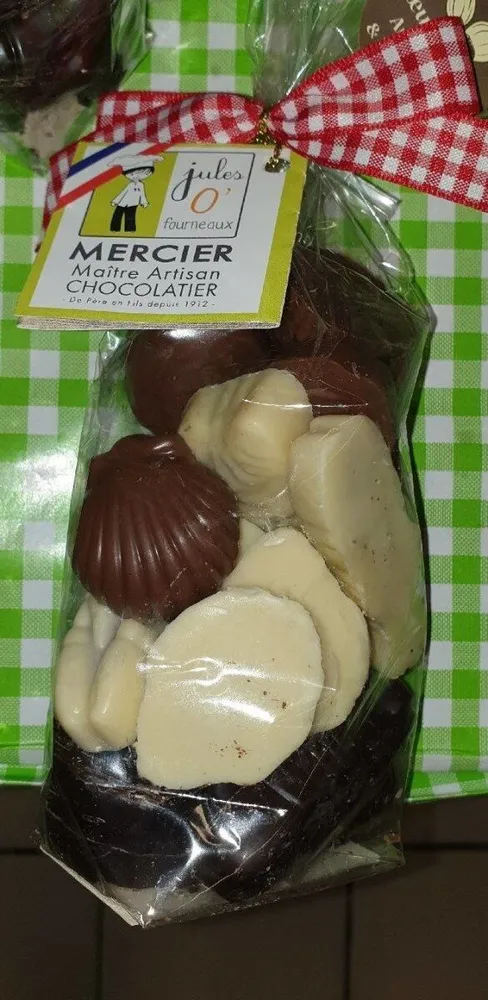 Fruits de mer praliné assortis lait noir blanc