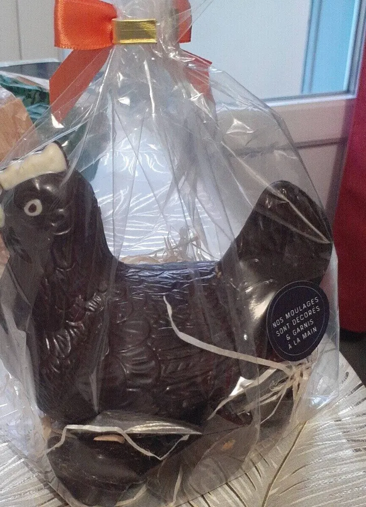 Poule de pâques au chocolat noir