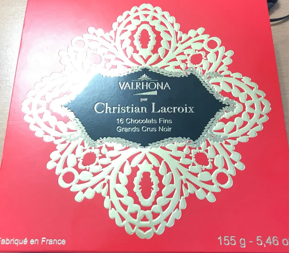 Coffret Valrhona Par Christian Lacroix 16 Bonbons De Chocolat Noir