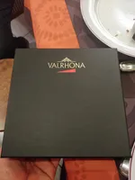 Valrhona - Amandes & Noisettes - Grand Cru Chocolat Noir
