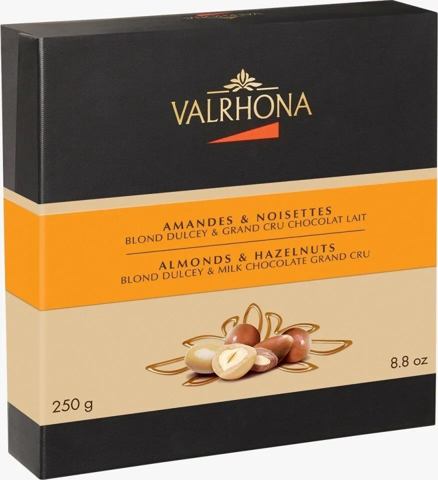 Coffret Amandes Et Noisettes Enrobées De Chocolat Au Lait Ou De Chocolat Blanc