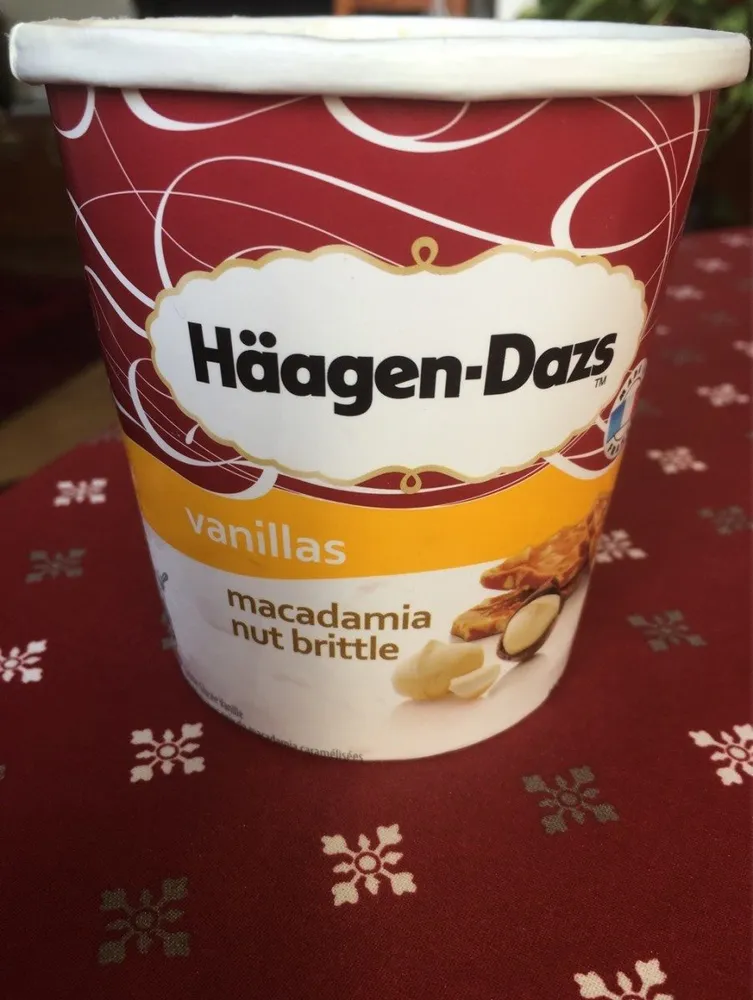 Vanillas macadamia nut brittle