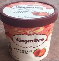 Helado crema de fresa con trocitos de fresa