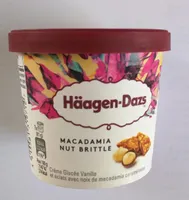 Crème glacée vanille et éclats avec noix de macadamia caramélisées