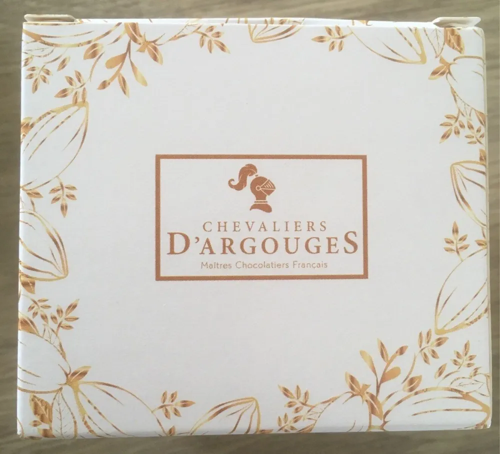 Tuiles en chocolat blanc et pépites de mûre saveur mûre