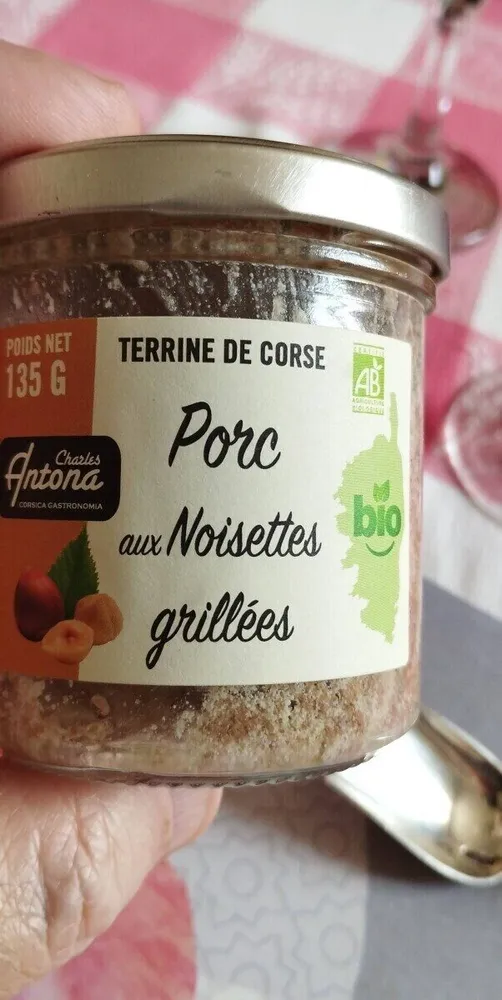 Terrine de porc aux noisettes grillés