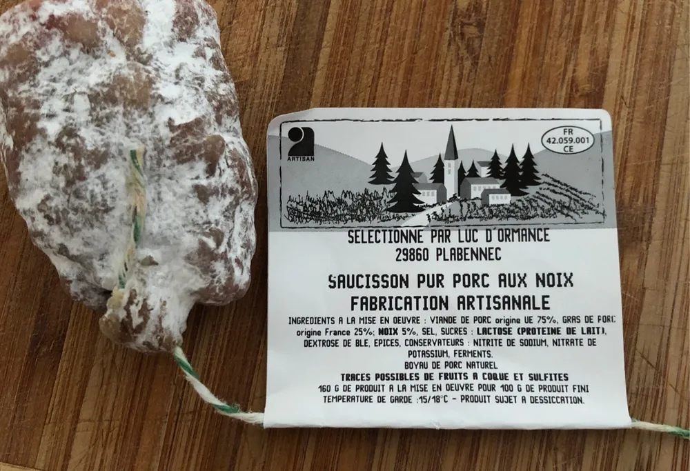 Saucisson pur porc aux noix fabrication artisanale