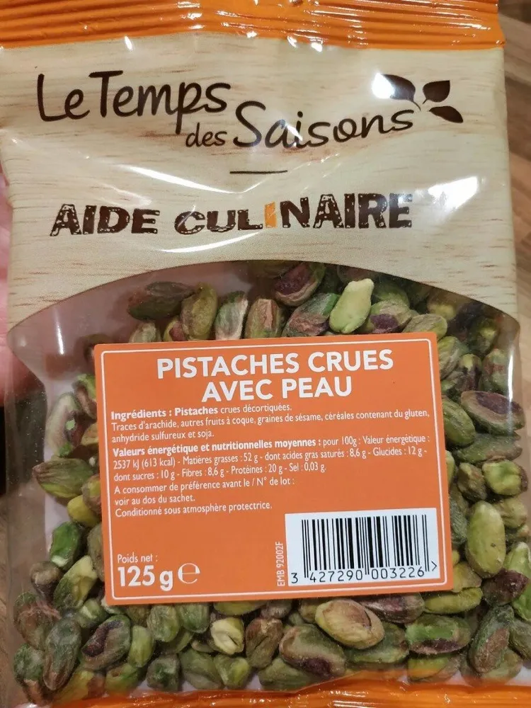 Pistaches crues avec peau