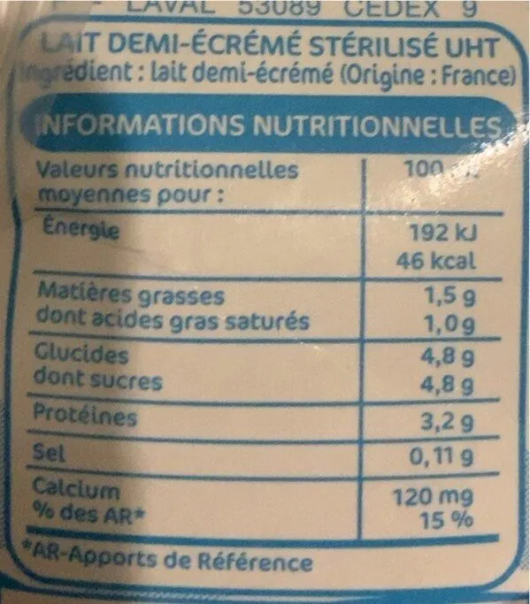 Lait sterilise U.H.T. demi ecreme