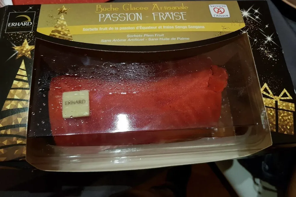 Bûche glacée passion fraise