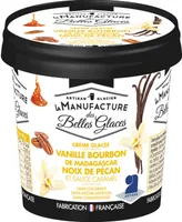 Crème glacée à la vanille Bourbon de Madagascar avec sauce au caramel et morceaux de noix de pécan caramélisées