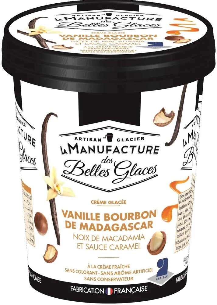 Crème glacée à la vanille Bourbon de Madagascar avec noix de macadamia caramélisées et sauce au caramel