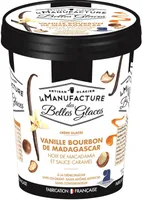 Crème glacée à la vanille Bourbon de Madagascar avec noix de macadamia caramélisées et sauce au caramel