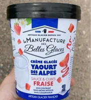 creme glacé yaourt des alpes , sauce & cubes fraise