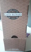 assortiment d'amandes enrobé de chocolat