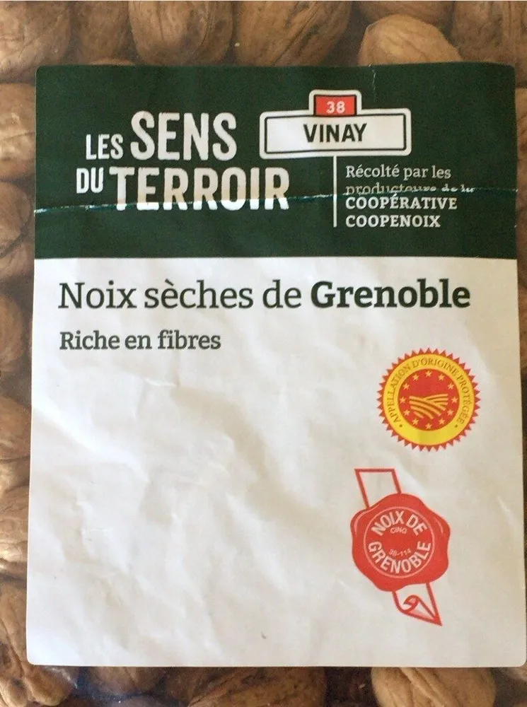 Noix sèches de grenoble