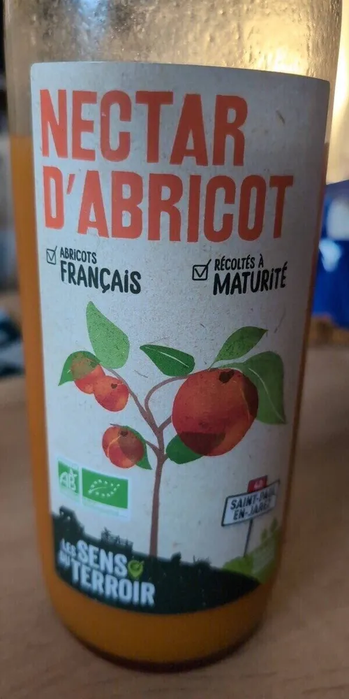 Nectar d'abricot issu de l'agriculture biologique