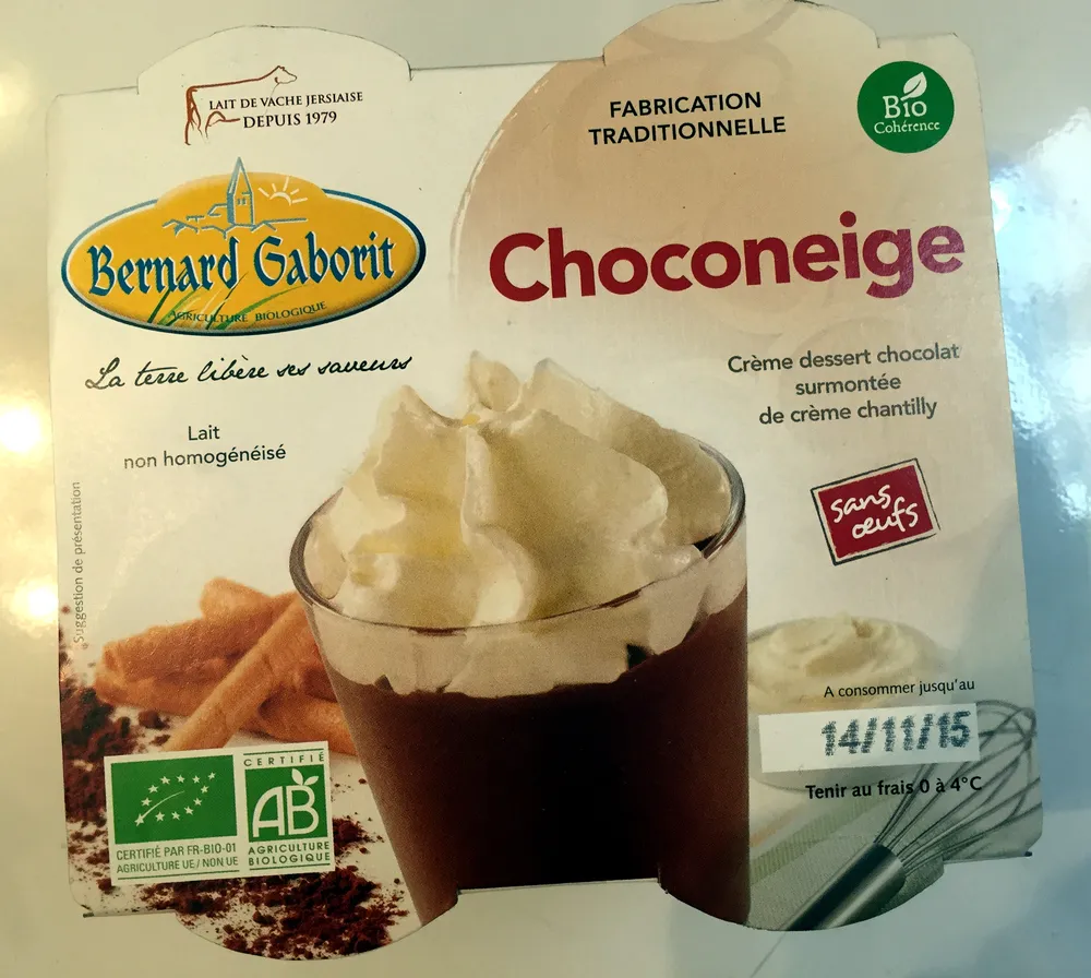 Choconeige, crème dessert chocolat surmontée de crème chantilly sans œufs