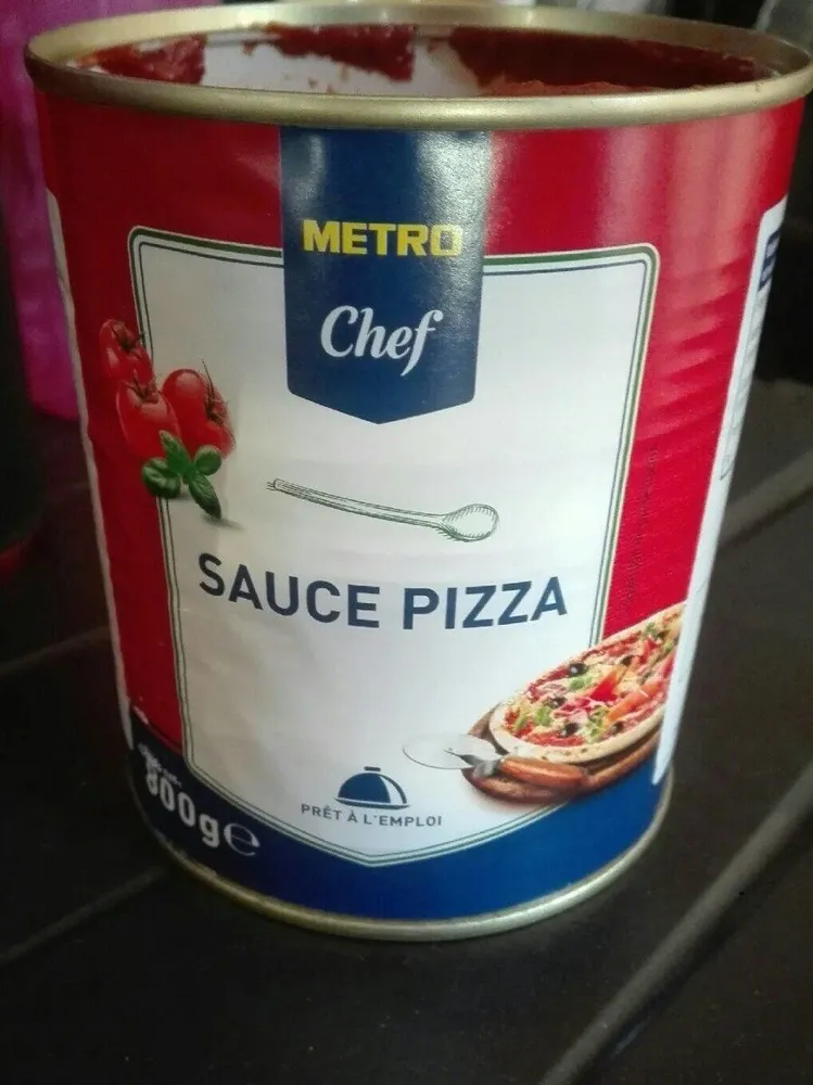 Sauce a pizza