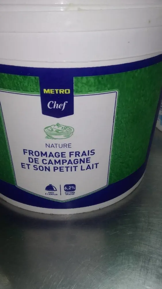 Fromage frais de campagne et son petit lait