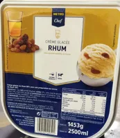 Crème glacée rhum avec raisin macéré au rhum
